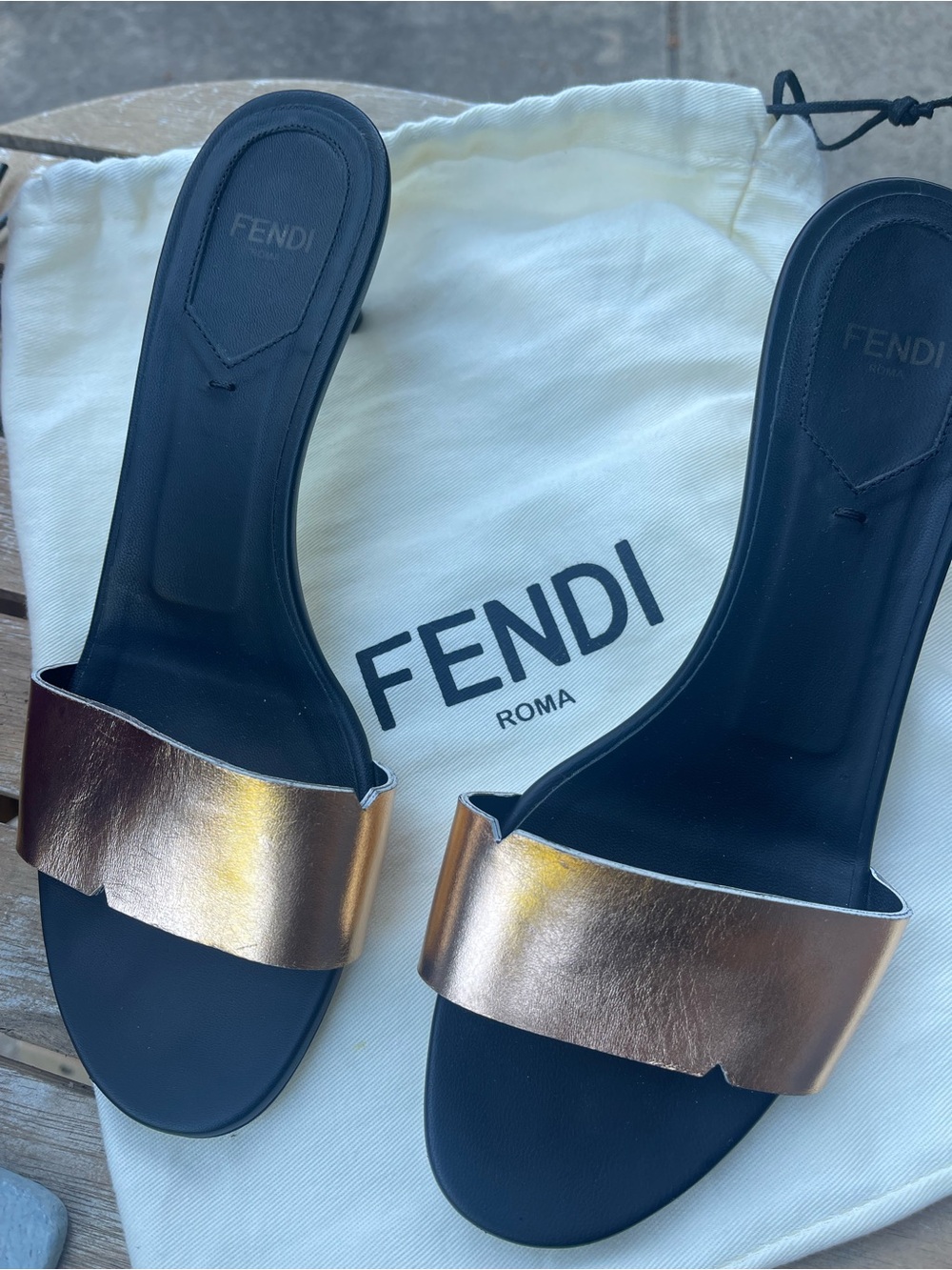 Fendi FFreedom Metallic Leather Sandals shoes Fluted Kitten Heel - Size 38 7.5 - Picture 2 of 9